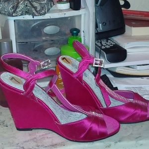 Kenneth Cole hot pink beautiful heels